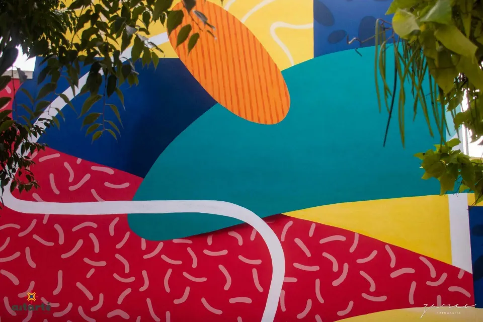 Mural de formas y estampados geométricos